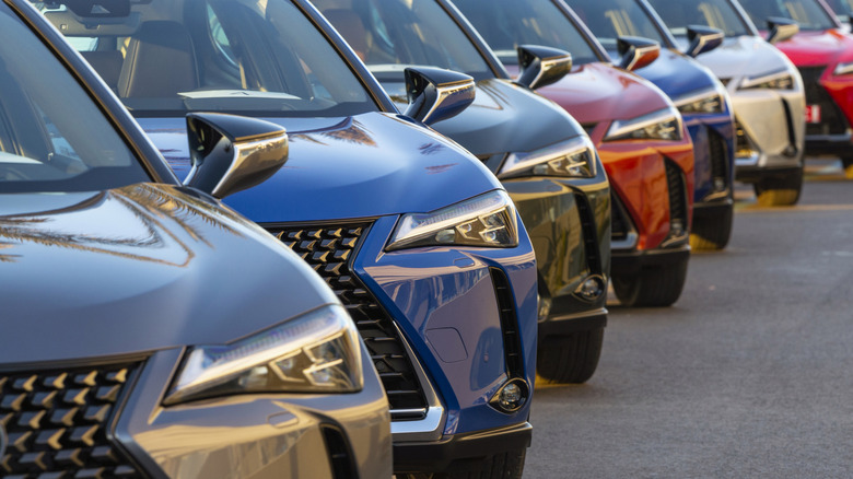Calendar showing best month to buy a car